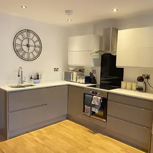  Holiday home Bevendean Hut - Modern 5 Bedroom House, With Parking