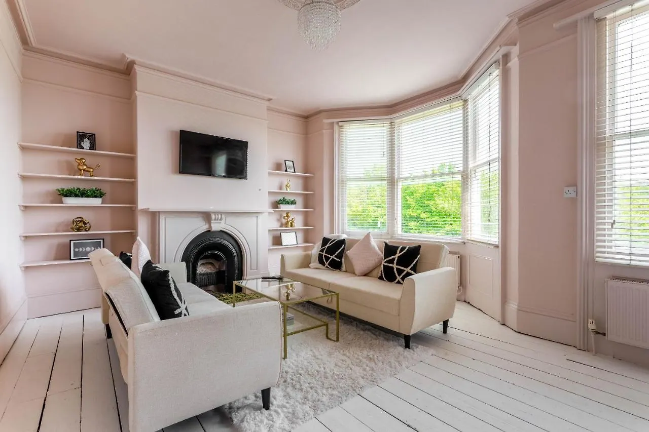 Fresh-Fields Villa Brighton