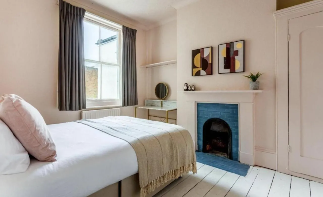 Fresh-Fields Villa Brighton